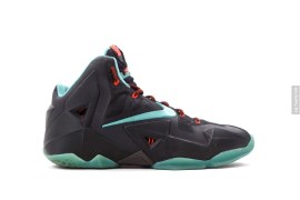 LeBron XI Basketball Shoes by Nike
